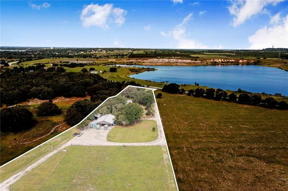 2424 BURNS AVENUE Lake Wales, FL 33898