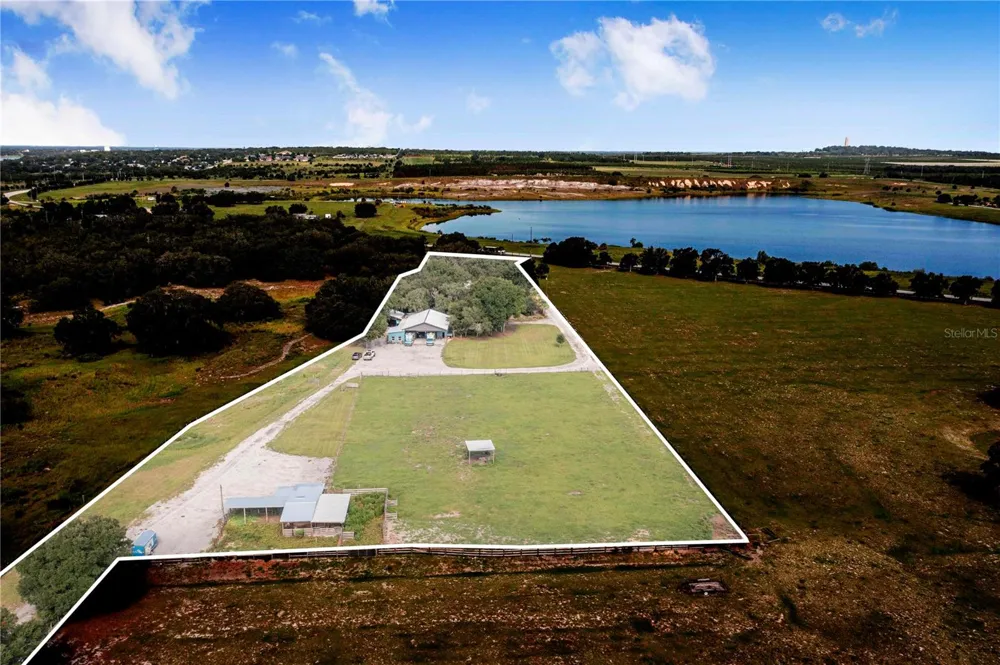 2424 BURNS AVENUE Lake Wales, FL 33898