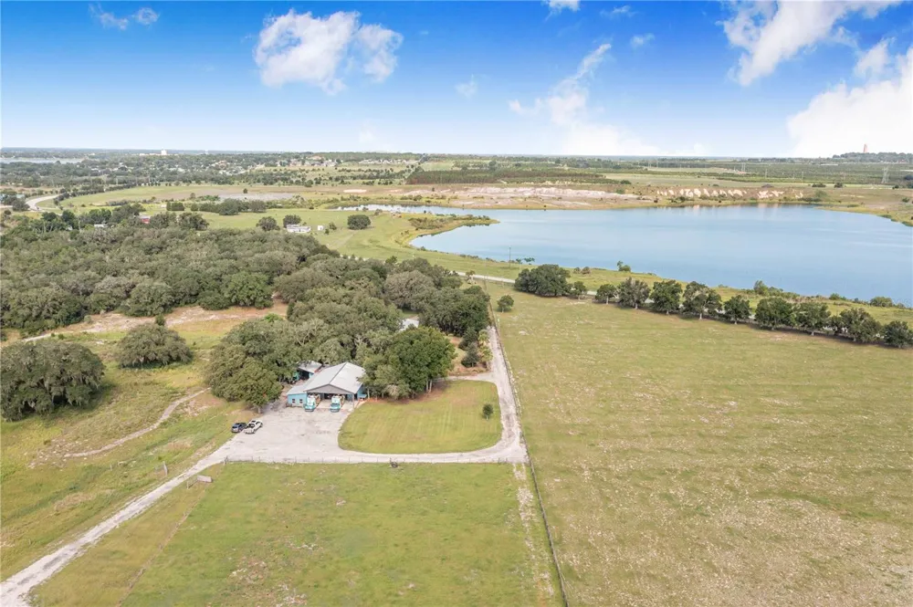 2424 BURNS AVENUE Lake Wales, FL 33898