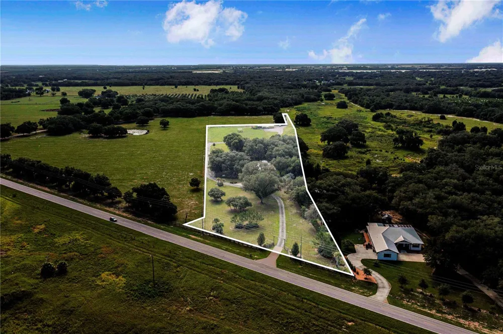 2424 BURNS AVENUE Lake Wales, FL 33898