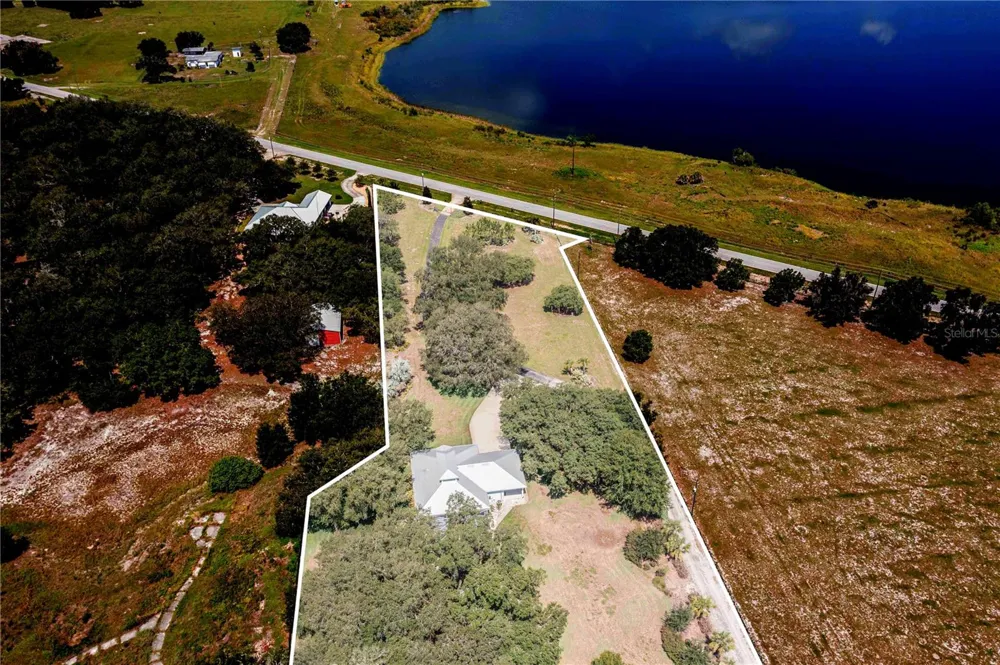2424 BURNS AVENUE Lake Wales, FL 33898