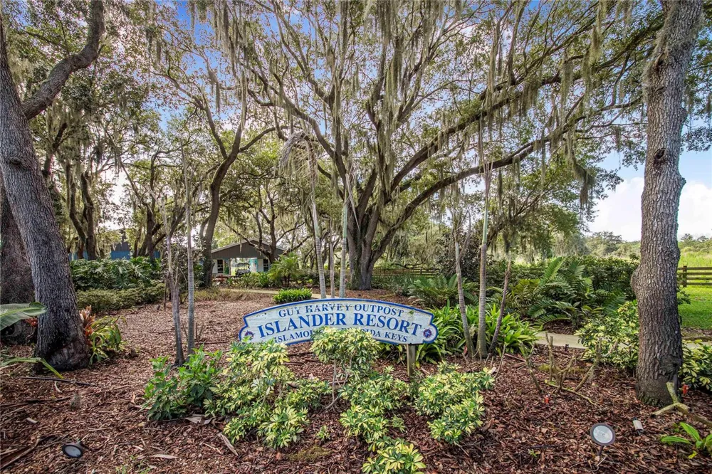 2424 BURNS AVENUE Lake Wales, FL 33898