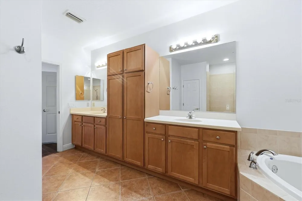 8434 MIRAMAR WAY Lakewood Ranch, FL 34202