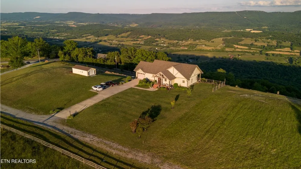 150 Lynhurst Dr Crossville, TN 38558