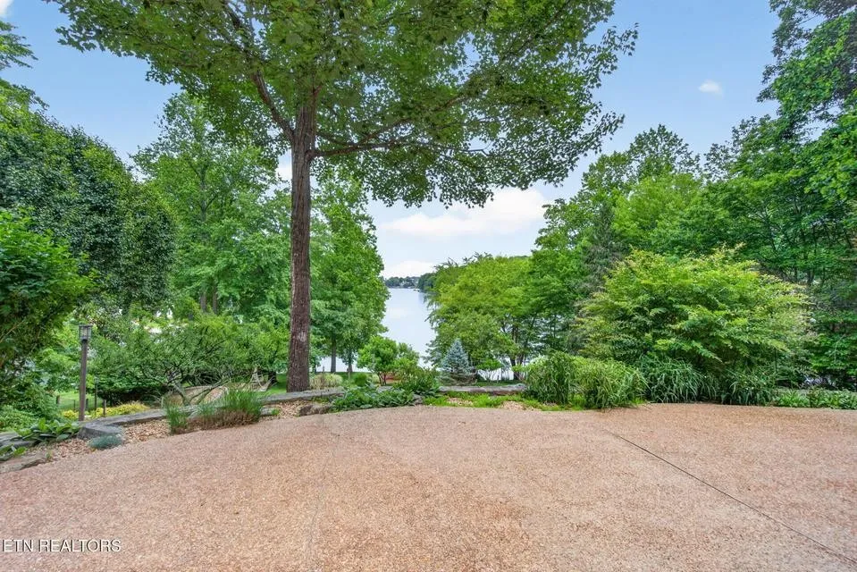 150 Lynhurst Dr Crossville, TN 38558