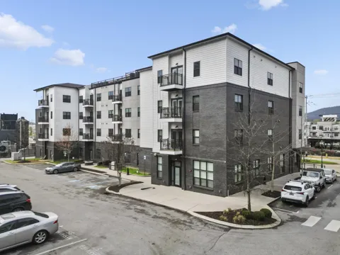 804 Riverfront Parkway #302