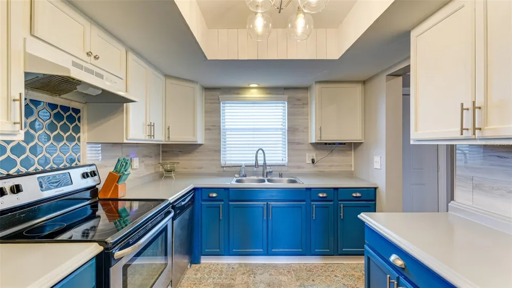 3276 LAKE BAYSHORE DRIVE #O-517 Bradenton, FL 34205