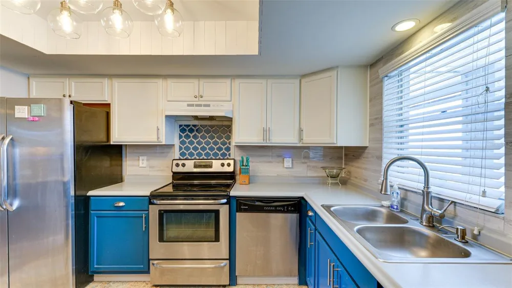 3276 LAKE BAYSHORE DRIVE #O-517 Bradenton, FL 34205