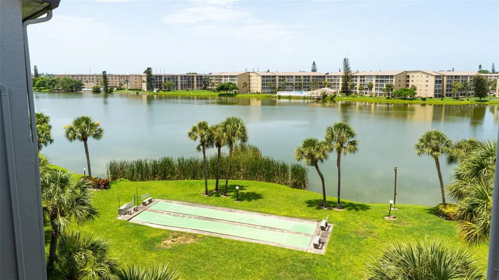 3276 LAKE BAYSHORE DRIVE #O-517 Bradenton, FL 34205