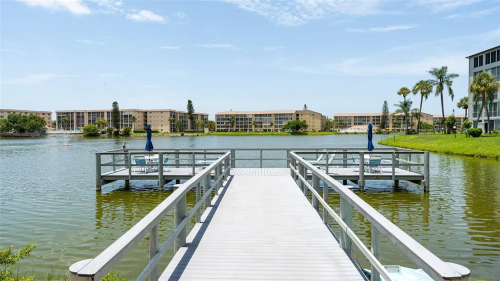 3276 LAKE BAYSHORE DRIVE #O-517 Bradenton, FL 34205