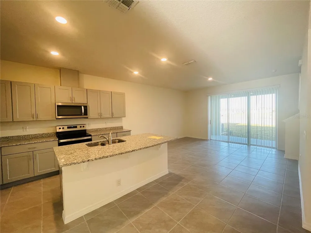 1371 ISLETA LOOP Kissimmee, FL 34741