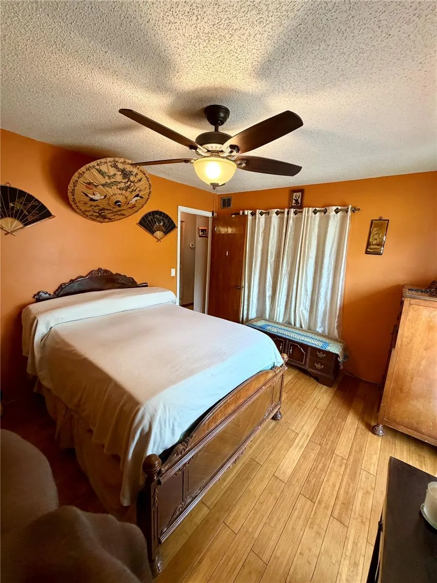 5832 ELON DRIVE Orlando, FL 32808