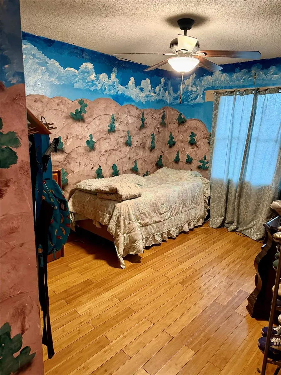 5832 ELON DRIVE Orlando, FL 32808