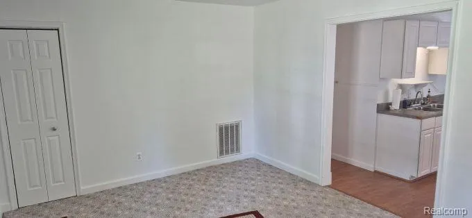 92 Kalama E Madison Heights City, MI 48071