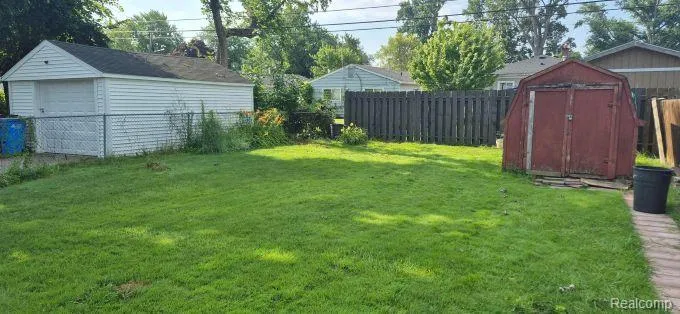 92 Kalama E Madison Heights City, MI 48071