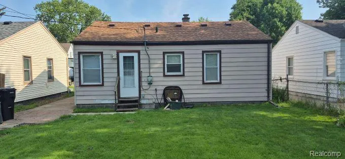 92 Kalama E Madison Heights City, MI 48071