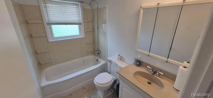 92 Kalama E Madison Heights City, MI 48071