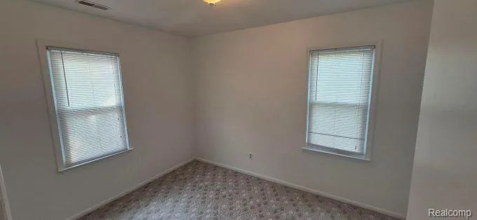 92 Kalama E Madison Heights City, MI 48071