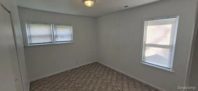 92 Kalama E Madison Heights City, MI 48071