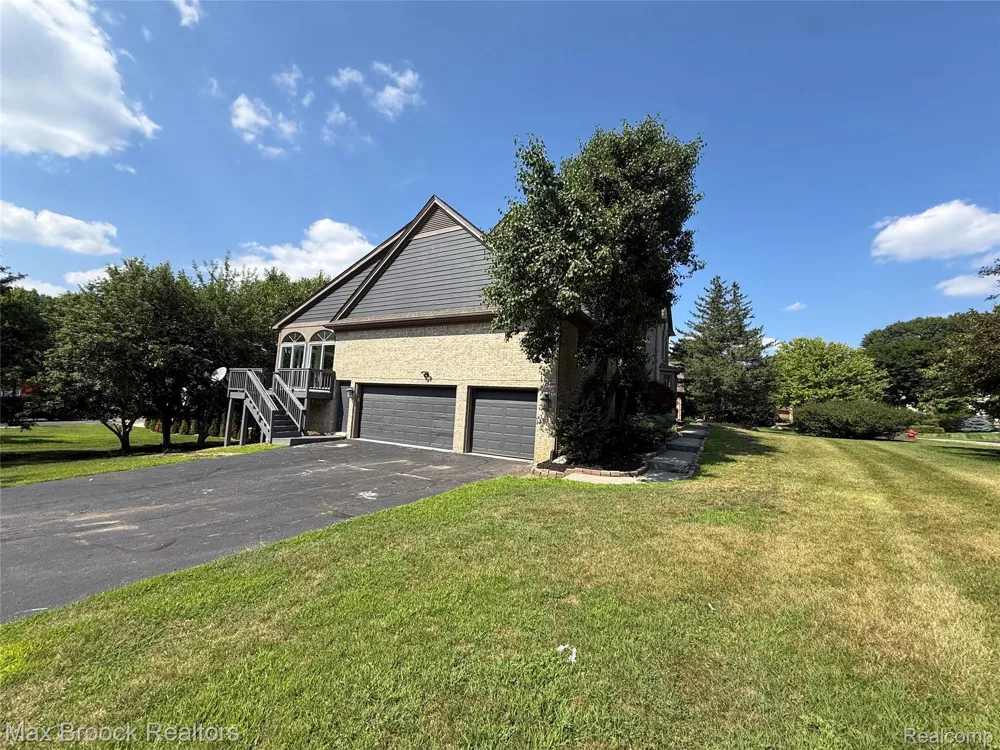 3382 Long Meadow Court West Bloomfield Charter Township, MI 48324
