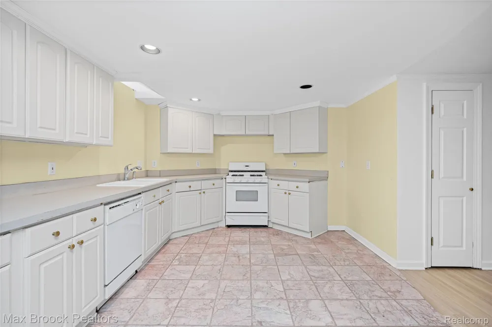 3382 Long Meadow Court West Bloomfield Charter Township, MI 48324