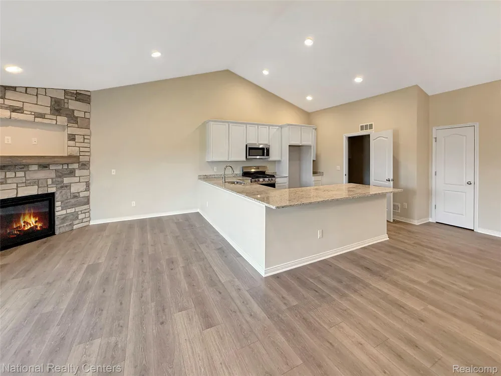 390 Devonshire Drive #27 Lapeer City, MI 48446