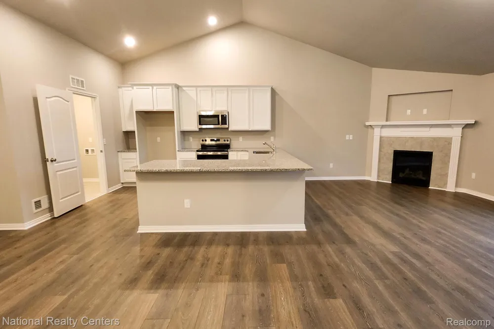 390 Devonshire Drive #27 Lapeer City, MI 48446