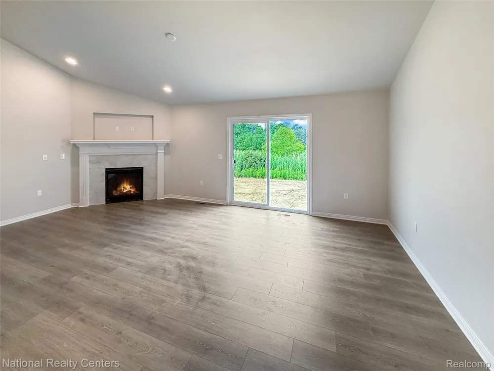 390 Devonshire Drive #27 Lapeer City, MI 48446
