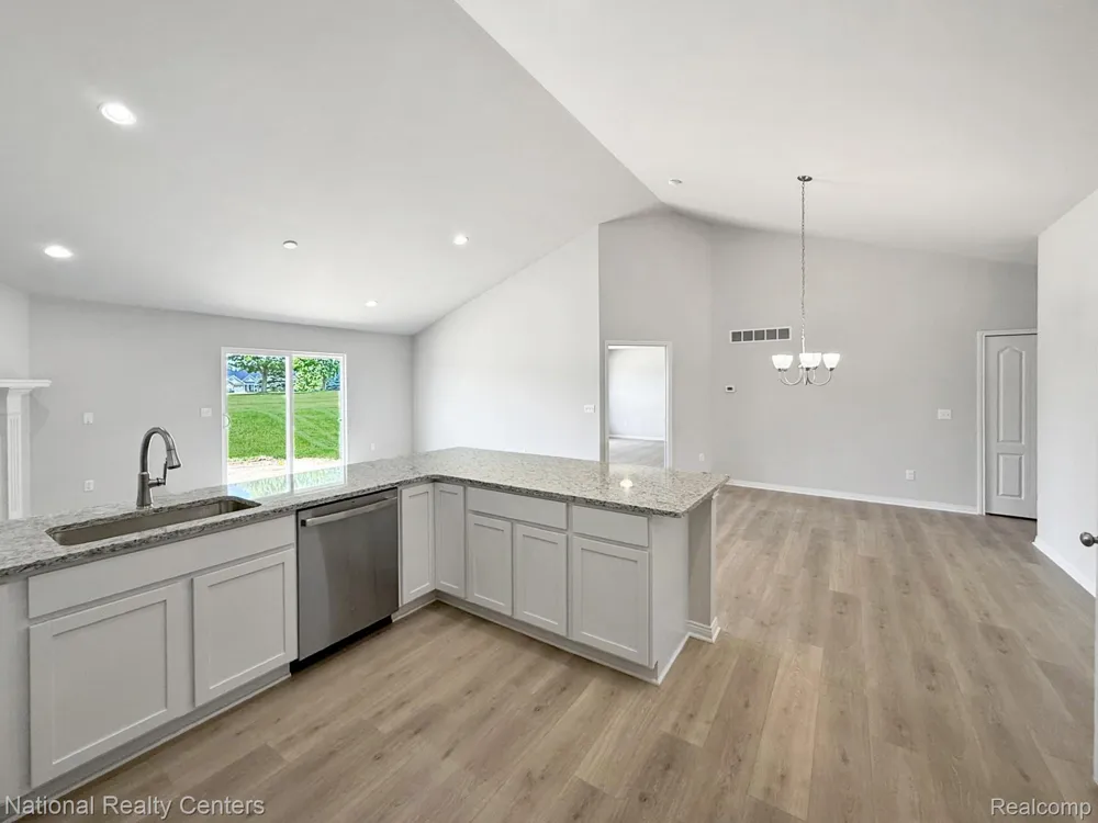 390 Devonshire Drive #27 Lapeer City, MI 48446