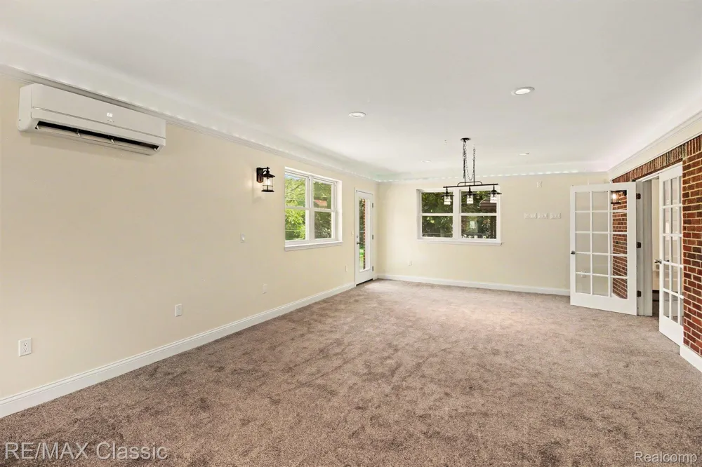 22900 Valerie Street Lyon Charter Township, MI 48178