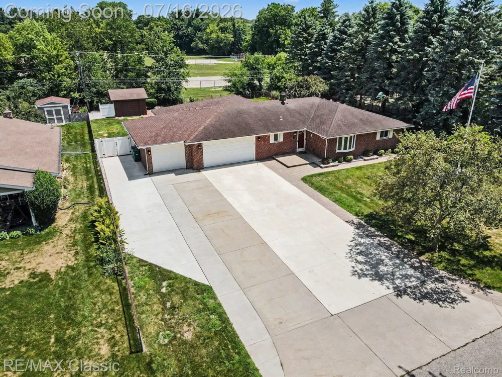 22900 Valerie Street Lyon Charter Township, MI 48178