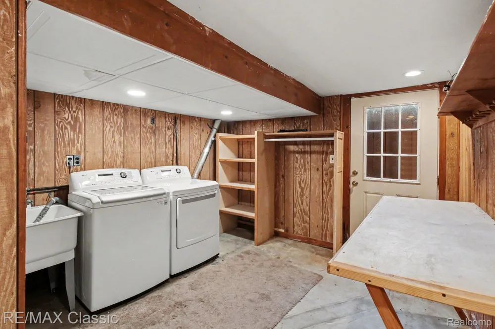 22900 Valerie Street Lyon Charter Township, MI 48178