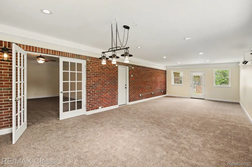 22900 Valerie Street Lyon Charter Township, MI 48178