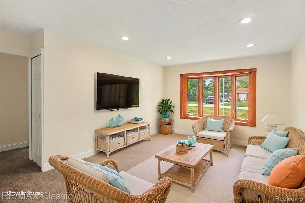 22900 Valerie Street Lyon Charter Township, MI 48178