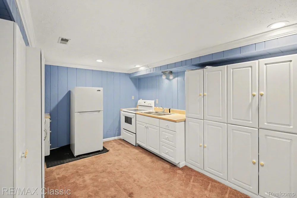 22900 Valerie Street Lyon Charter Township, MI 48178