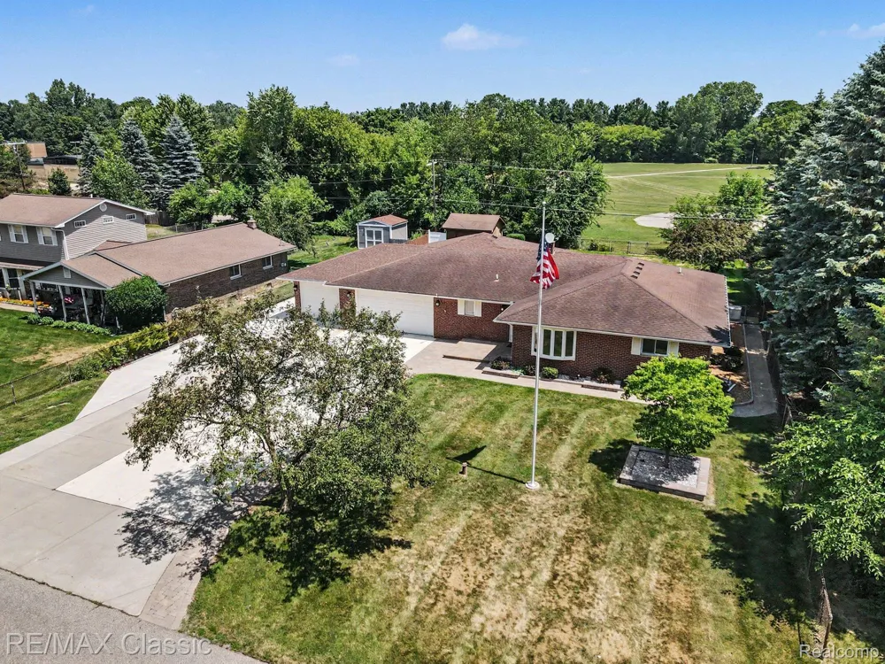 22900 Valerie Street Lyon Charter Township, MI 48178