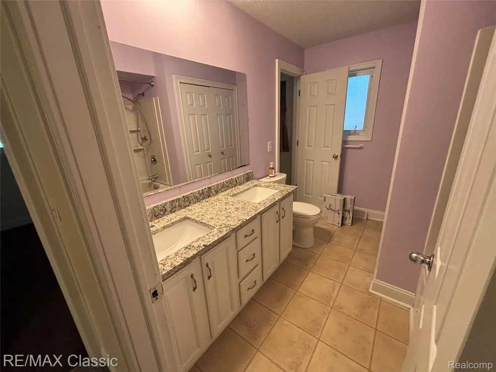 22900 Valerie Street Lyon Charter Township, MI 48178
