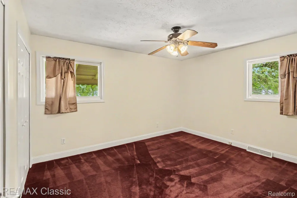 22900 Valerie Street Lyon Charter Township, MI 48178