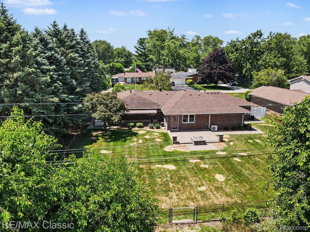 22900 Valerie Street Lyon Charter Township, MI 48178