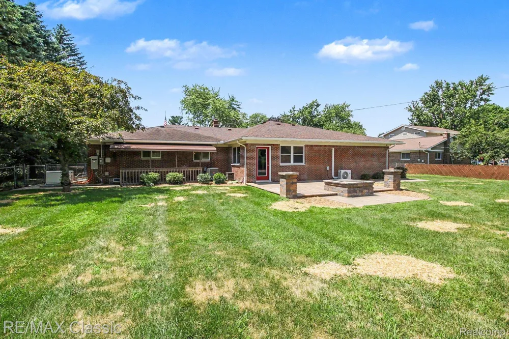 22900 Valerie Street Lyon Charter Township, MI 48178