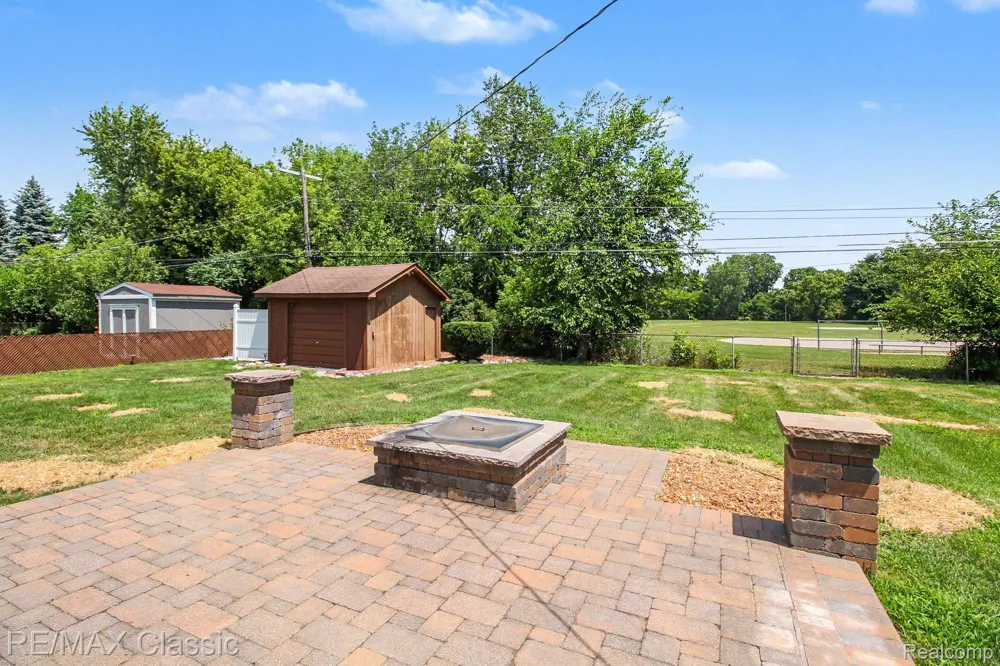 22900 Valerie Street Lyon Charter Township, MI 48178