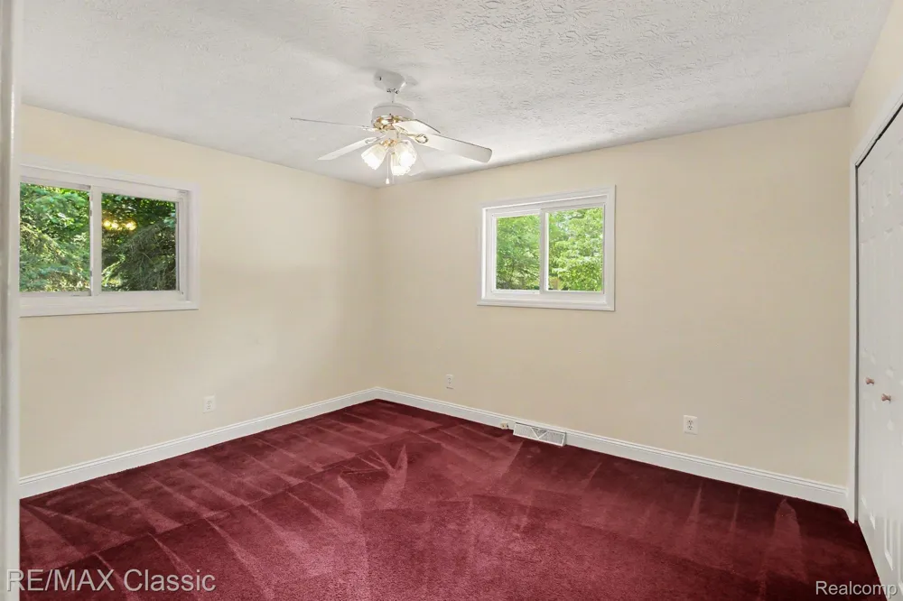 22900 Valerie Street Lyon Charter Township, MI 48178