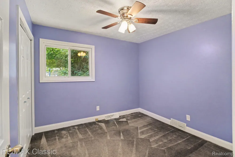 22900 Valerie Street Lyon Charter Township, MI 48178
