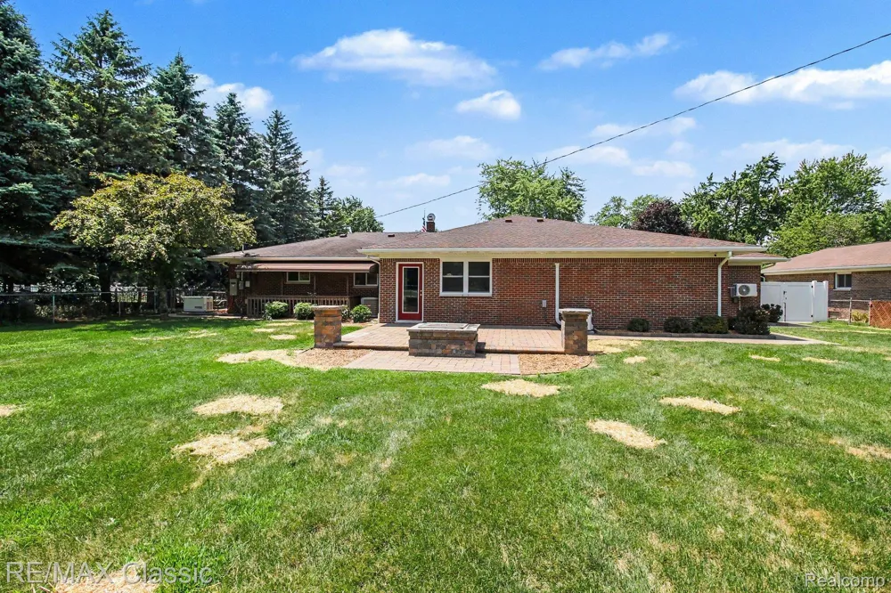 22900 Valerie Street Lyon Charter Township, MI 48178