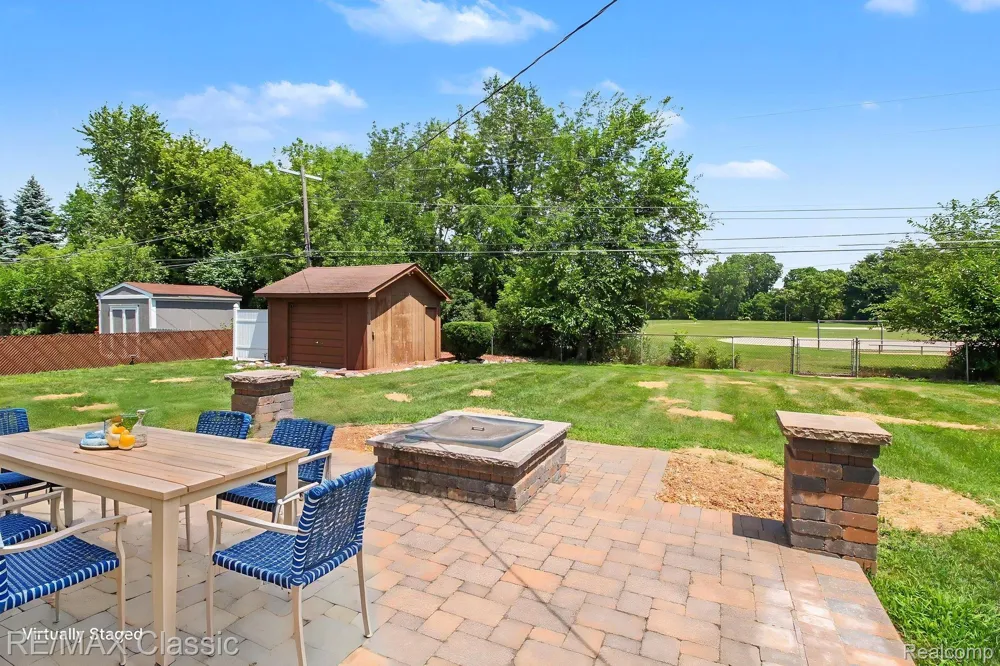 22900 Valerie Street Lyon Charter Township, MI 48178