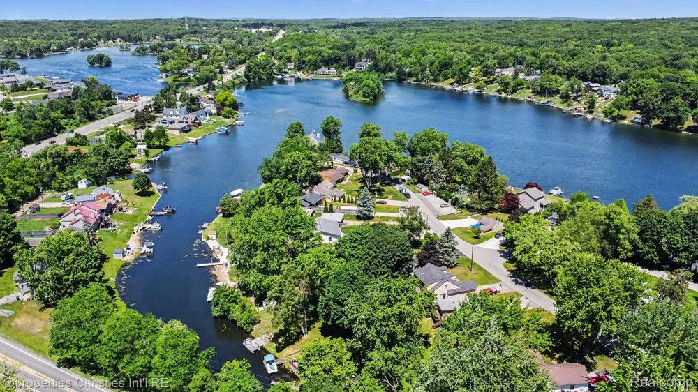 9567 Susin Lane Springfield Charter Township, MI 48348