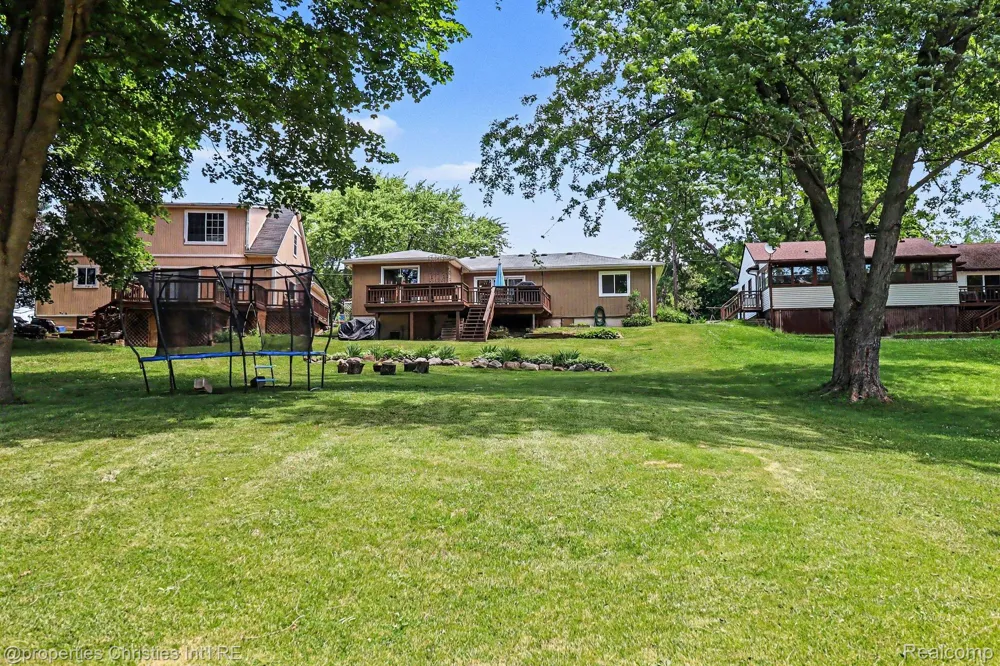 9567 Susin Lane Springfield Charter Township, MI 48348