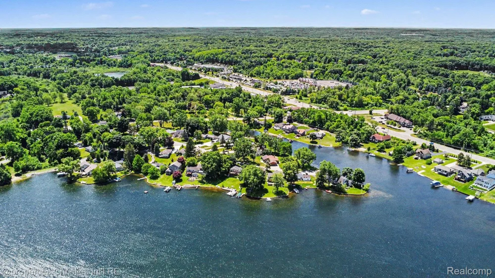 9567 Susin Lane Springfield Charter Township, MI 48348