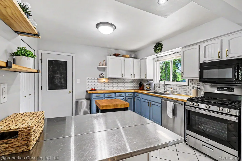 9567 Susin Lane Springfield Charter Township, MI 48348