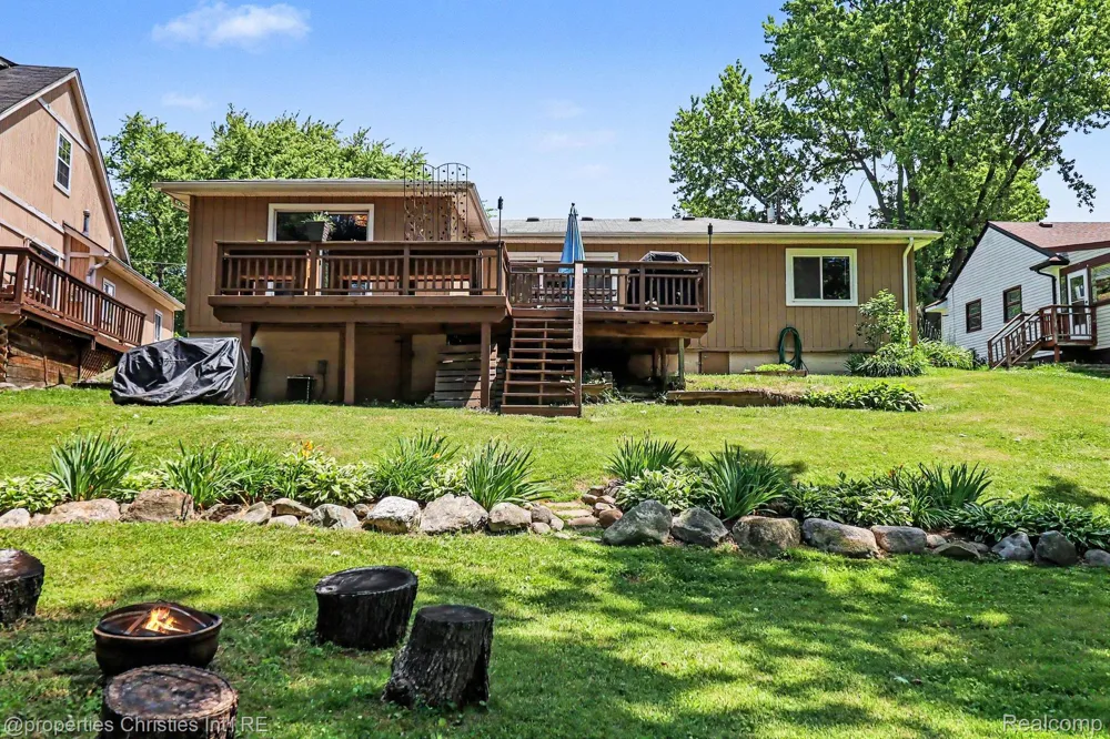 9567 Susin Lane Springfield Charter Township, MI 48348